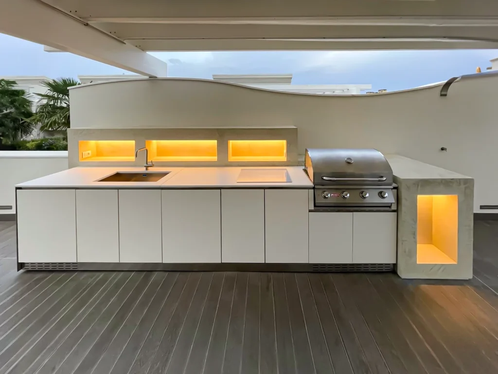 L'ABC de la cuisine extérieure moderne en 12 designs sublimes